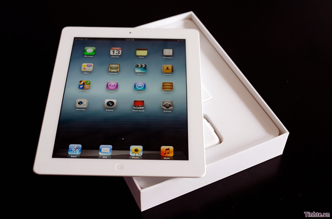 Apple iPad goes on sale at 8AM