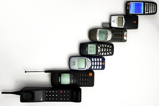 How we stopped communicating like animals: 15 ways phones have evolved ...