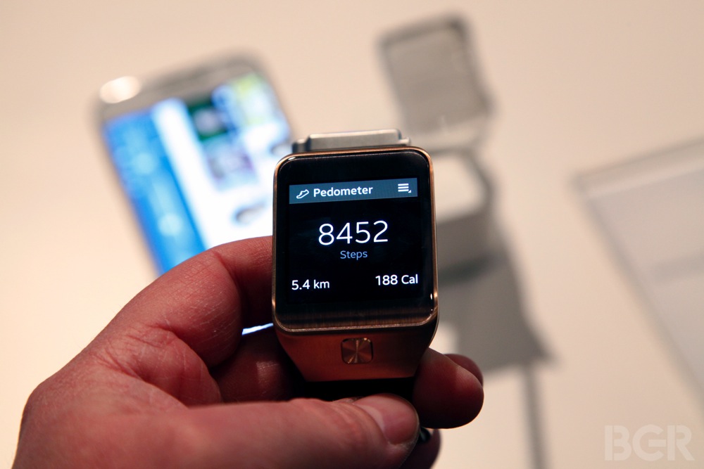 Hands on with Samsungâs new Gear 2 and Gear Fit smartwatches â BGR