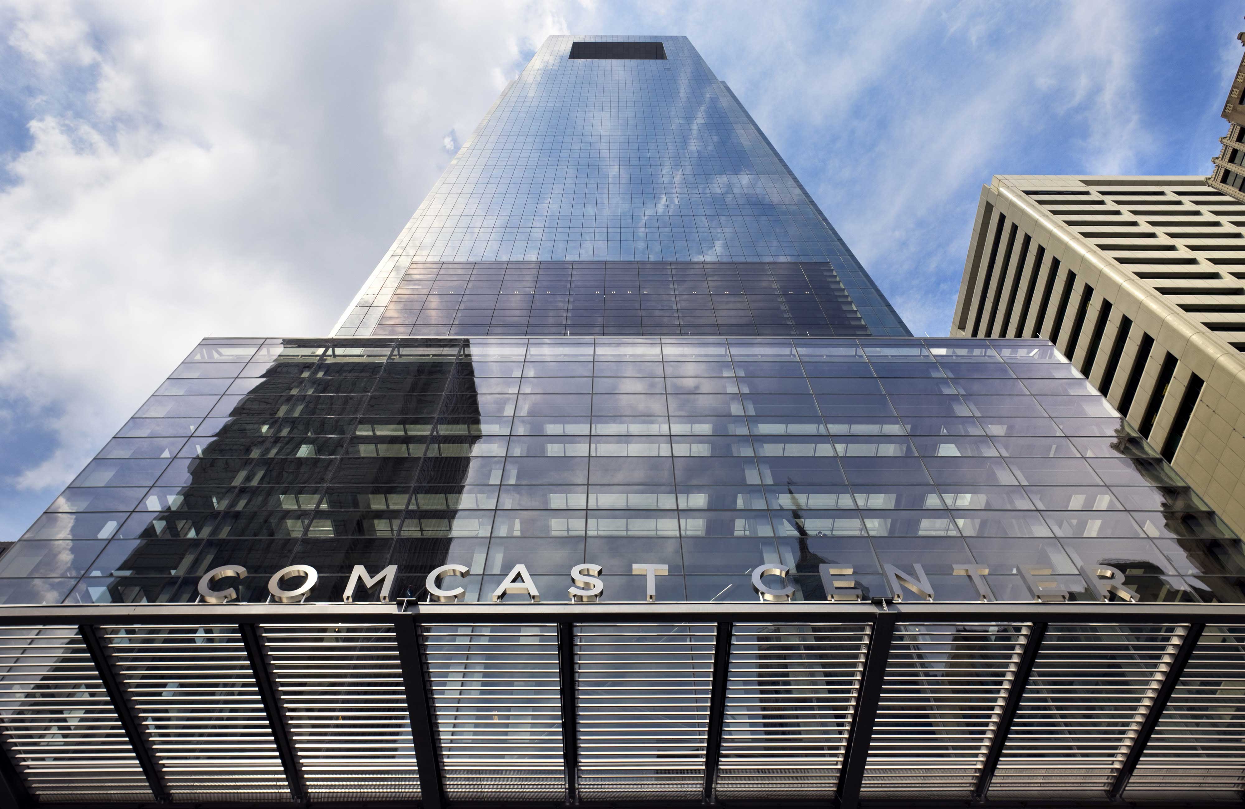 Левом центр. Здания телекоммуникации в США. Comcast building. Comcast Corp. Comcast NBC Universal building.