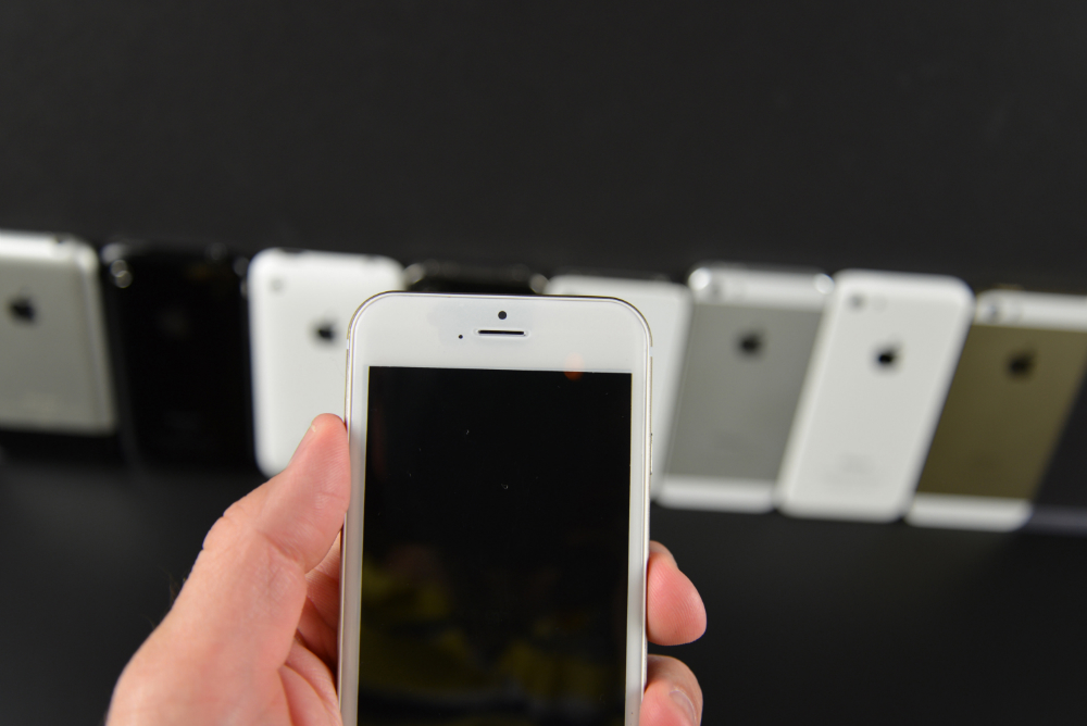 iphone 4 screen lights up but no picture iphone 4 screen lights up but no picture
