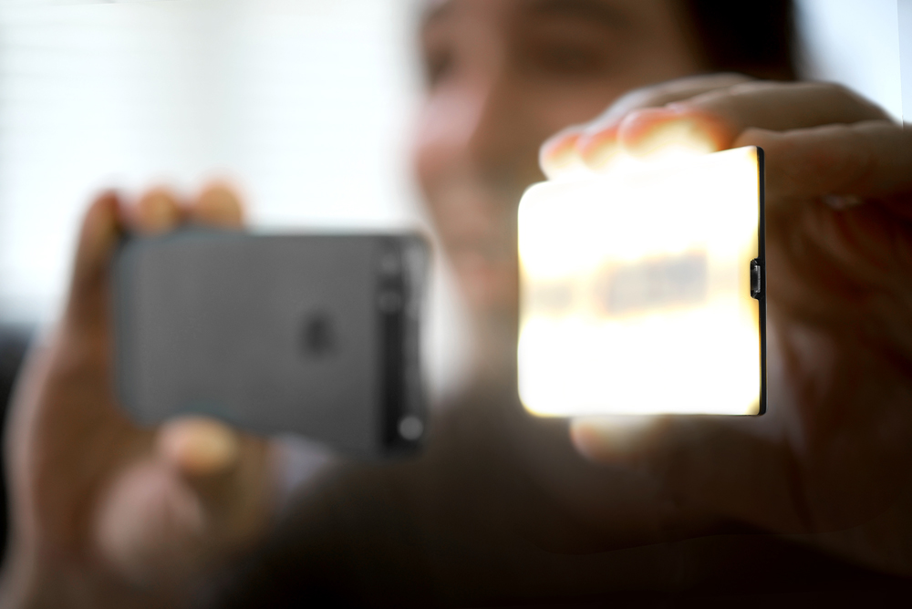 Cool new accessory adds a wireless external flash to your iPhone BGR