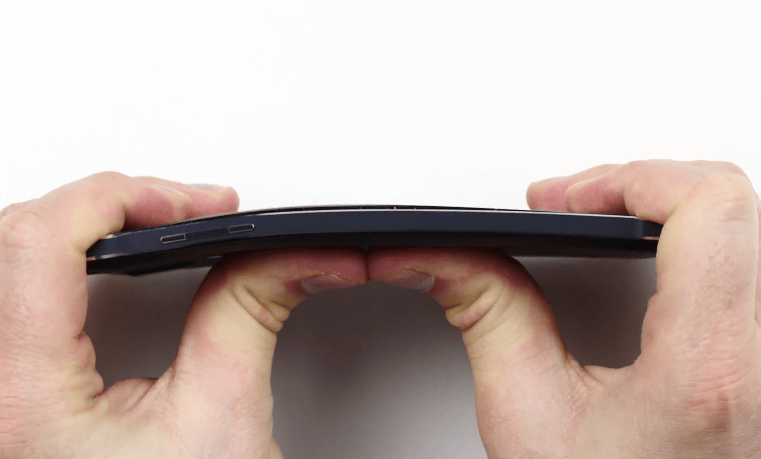 Galaxy Note 4 Vs. iPhone 6 Plus Bend Test