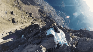 Video Amazing Wingsuit High Five