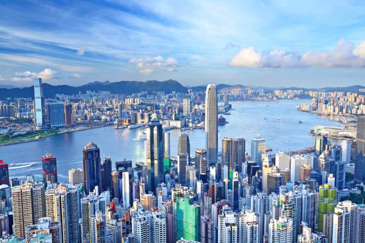 Terrifying video shows teenagers climbing a Hong Kong skyscraper with ...