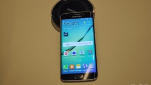 Galaxy S6 Edge vs Galaxy S6 Design and Features Galaxy S6 Edge vs Galaxy S6 Design and Features