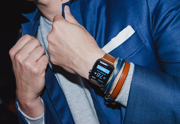 apple 4 watch sales