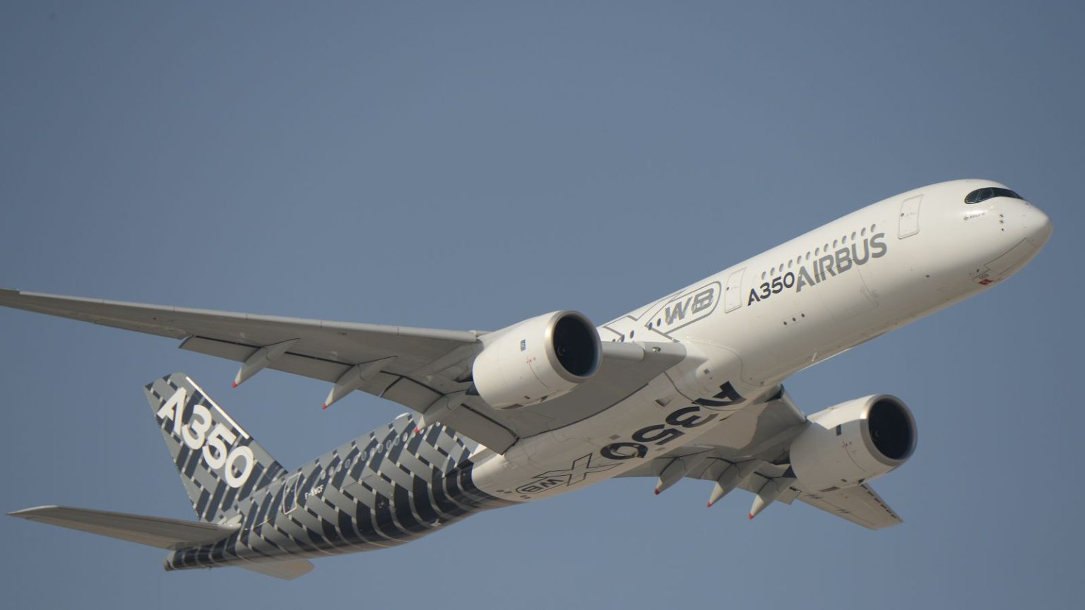 Аэробус 160. Аэробус а350 XWB. Самолет Airbus a350. Самолет Аэробус 350. А 350 1000 XWB.