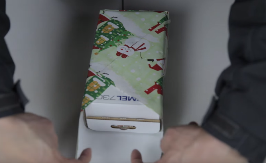 How To Wrap Christmas Presents Life Hack Video