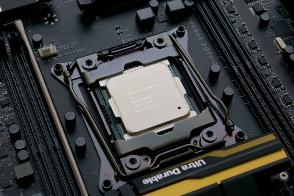 Intel has a crazy-fast 10-core desktop gaming processor that costs