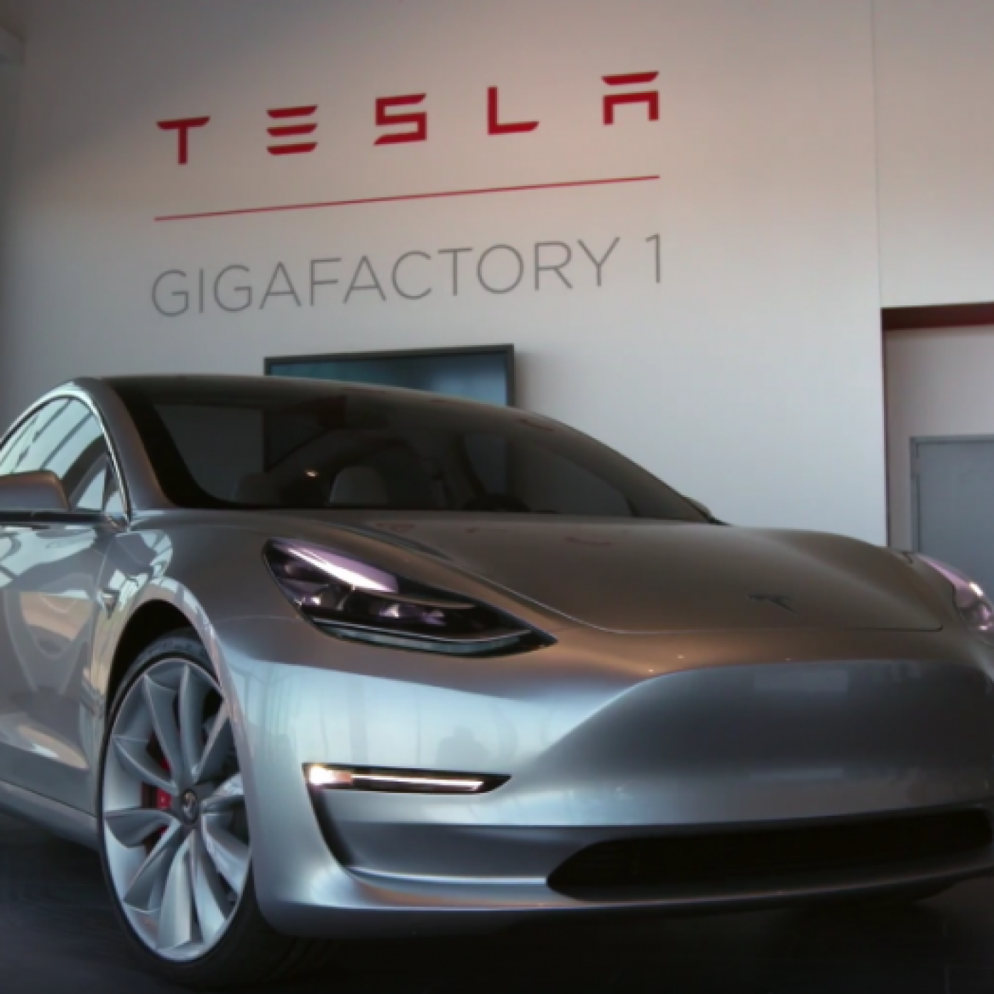 Motor trend tesla hotsell