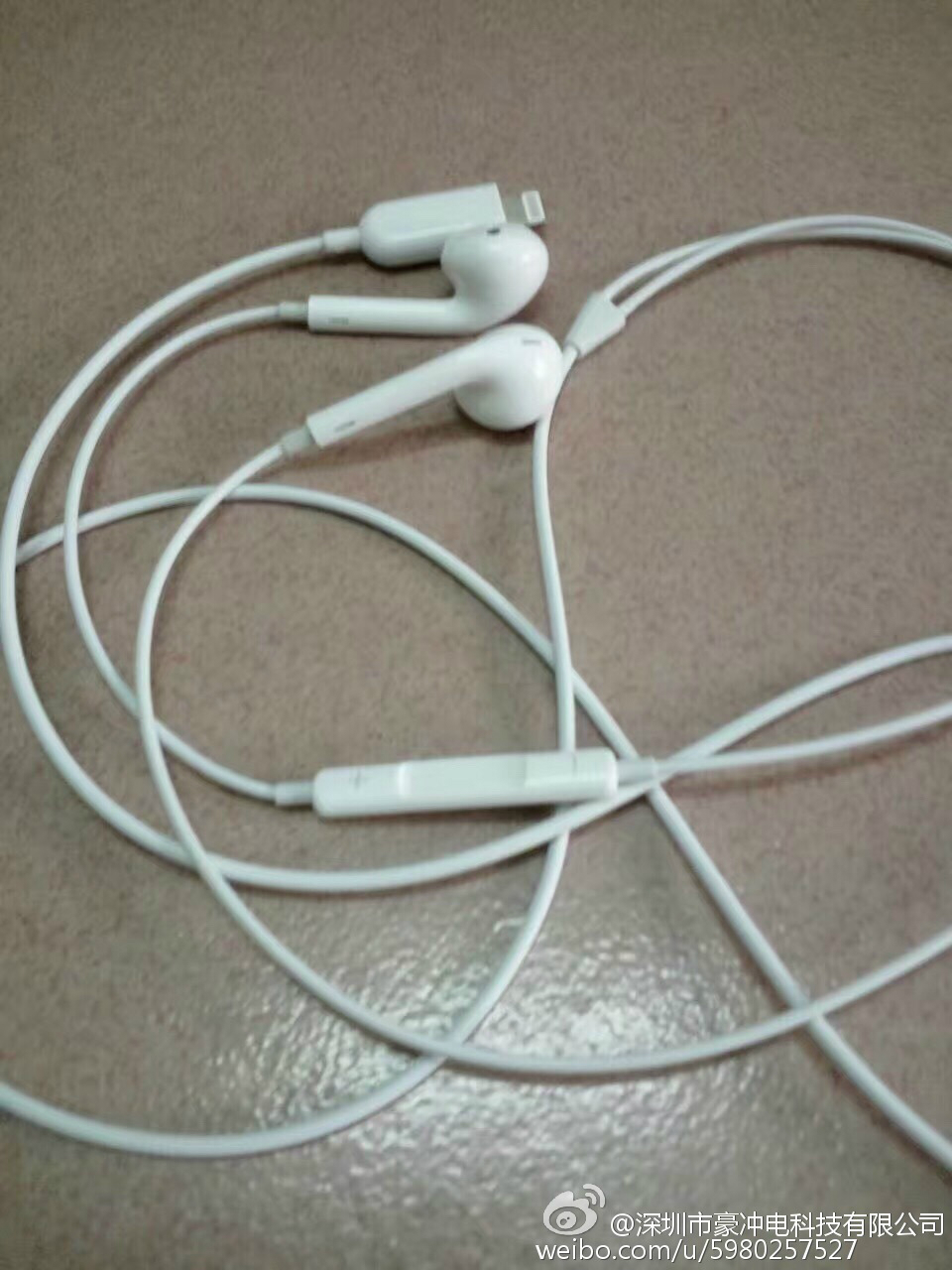 iphone-7-lightning-earpods-leak-1