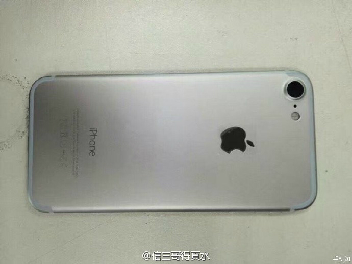 iphone-7-space-gray-photos-leak-1