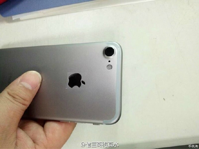 iphone-7-space-gray-photos-leak-2