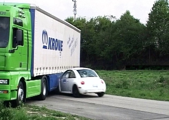 krone truck car crash