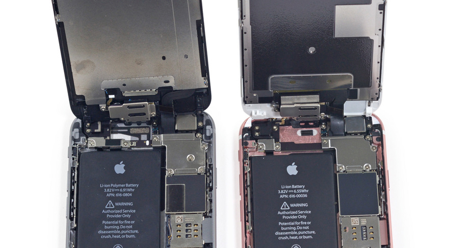 iPhone 6 (left) and iPhone 6s (right): Rear camera modules can be observed near the top right side of each phone.