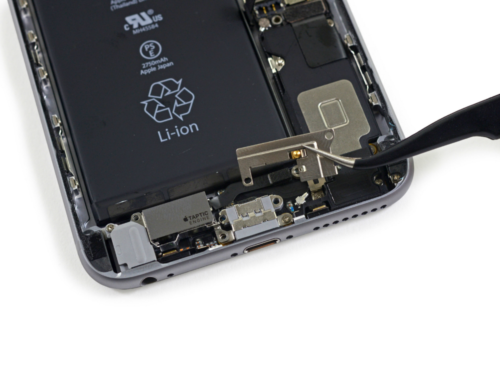 The Taptic Engine is placed between the headphone jack and the Lightning Port.