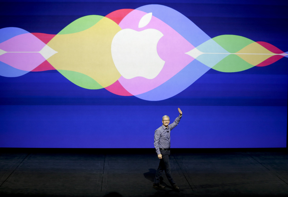 apple-sign-event-tim-cook.jpg?quality=70&strip=all