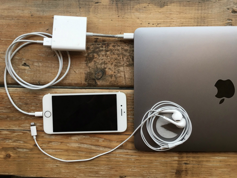 Connecting an iPhone 7 to the 2016 MacBook Pro's USB-C port with dongles.