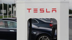 Tesla Supercharger lines