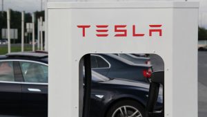 Tesla Supercharger lines Tesla Supercharger lines