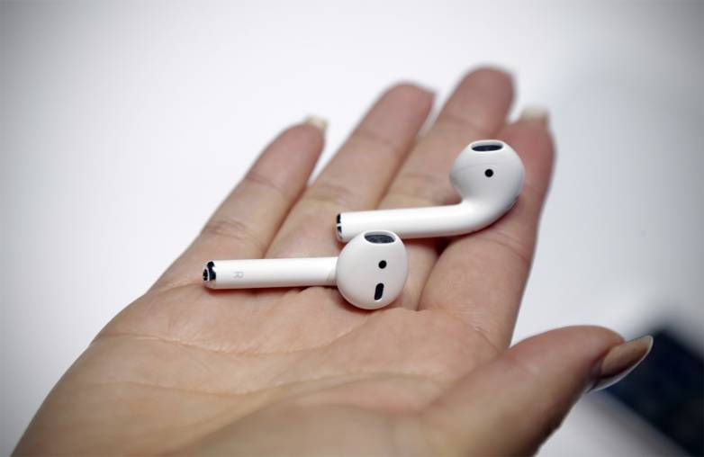 Можно ли пользоваться одним наушником airpods