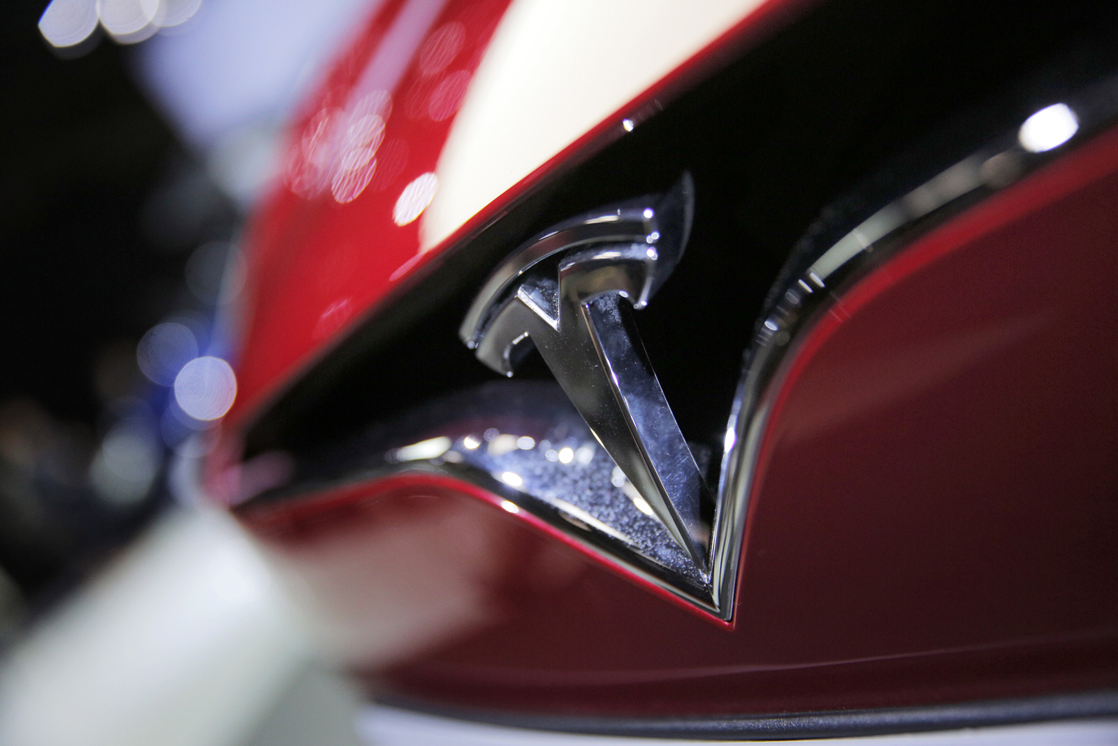 Tesla Suffers A Huge Blow As CTO JB Straubel Decides To Step Down