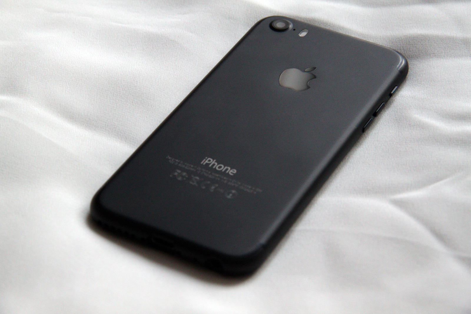 Someone converted an iPhone 5s into an iPhone 7 mini, and it's awesome