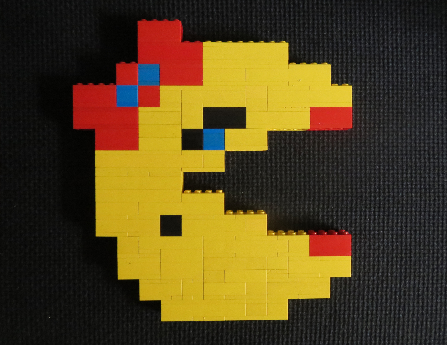 Miss pacman пикабу. MS Pacman. LEGO Pac man. Пакман поделка. Pacman из блоков.