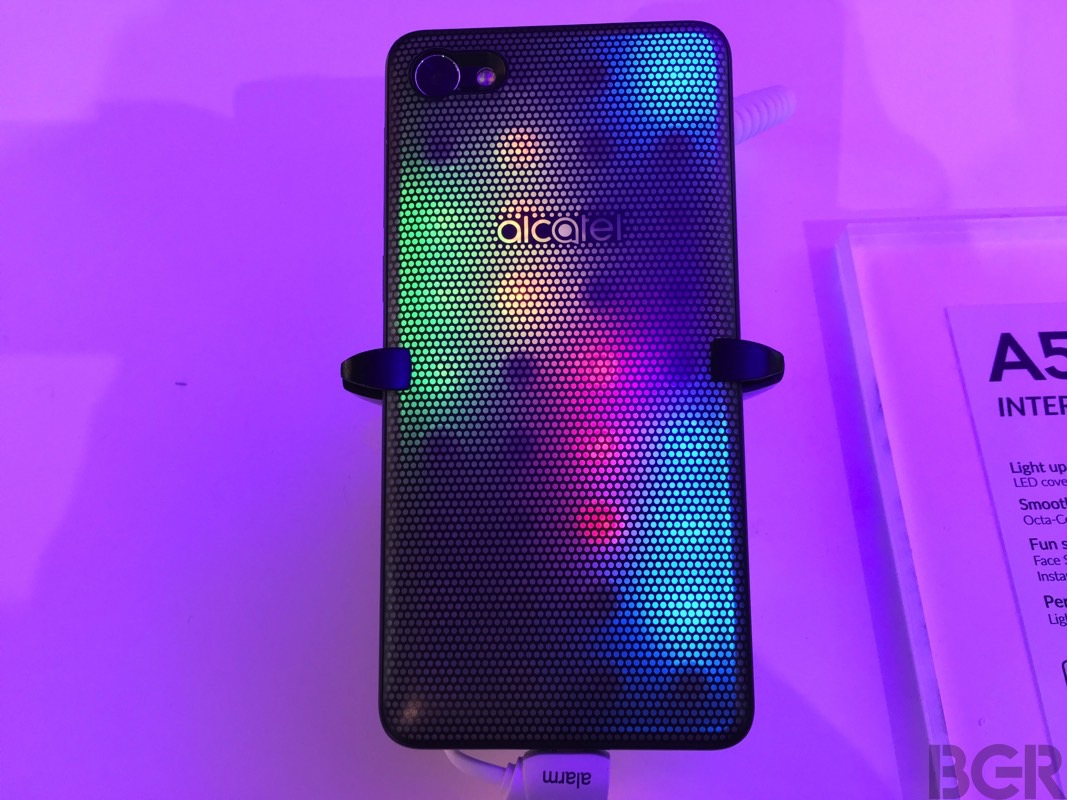 alcatel-a5-led-mwc-2017-hands-on-2