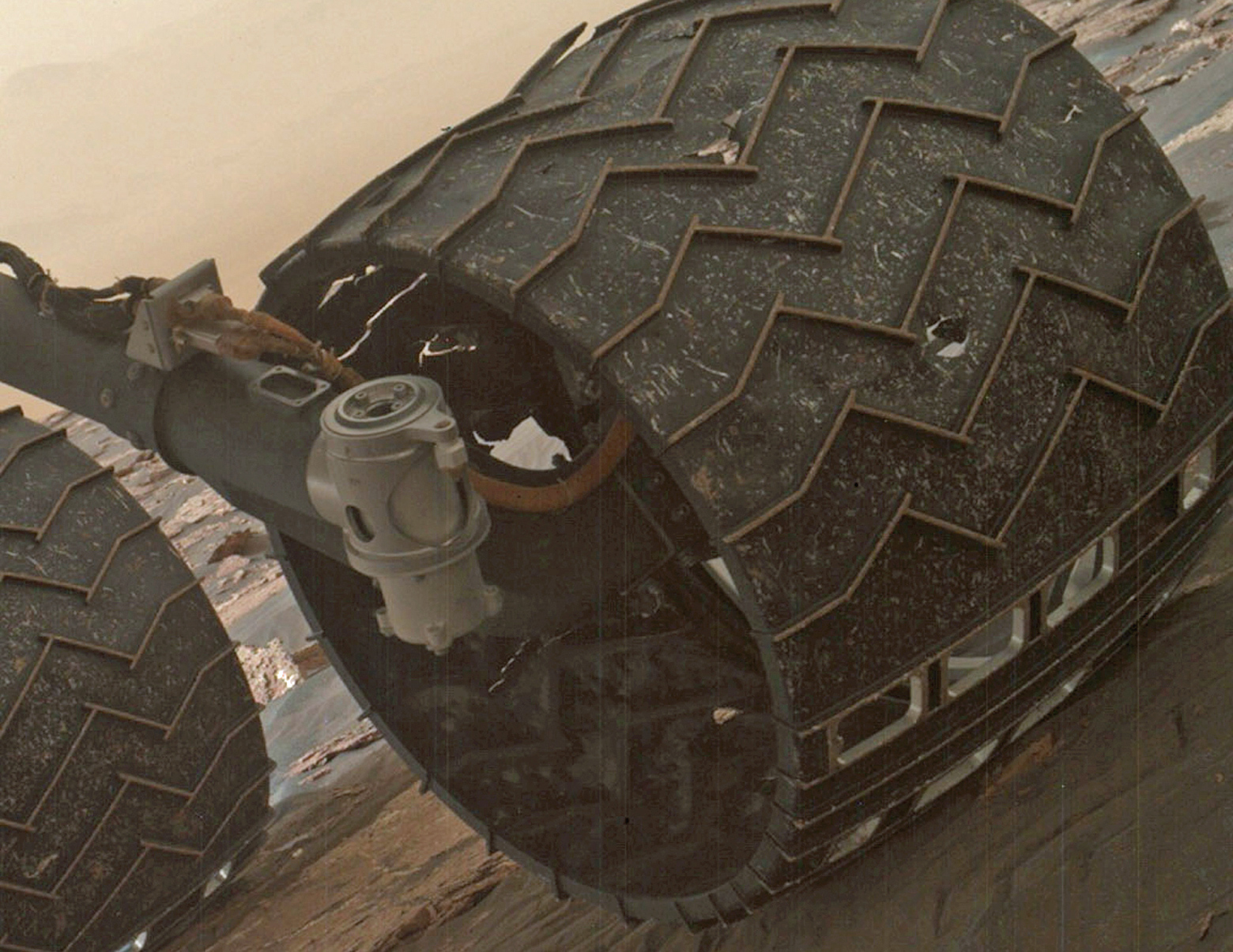 Uh Oh, The Curiosity Rover’s Wheels Are Starting To Fall Apart – BGR