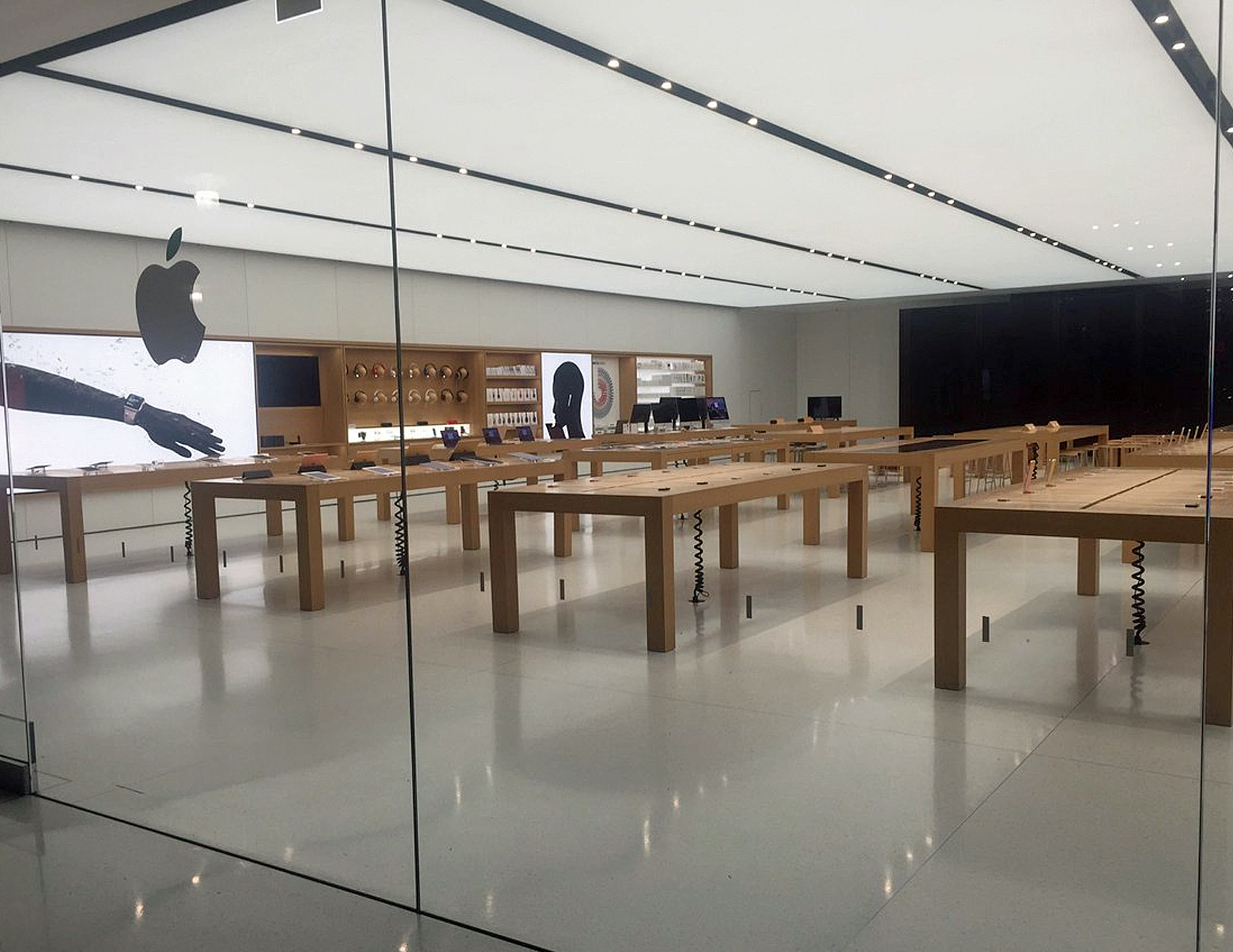 столы в apple store