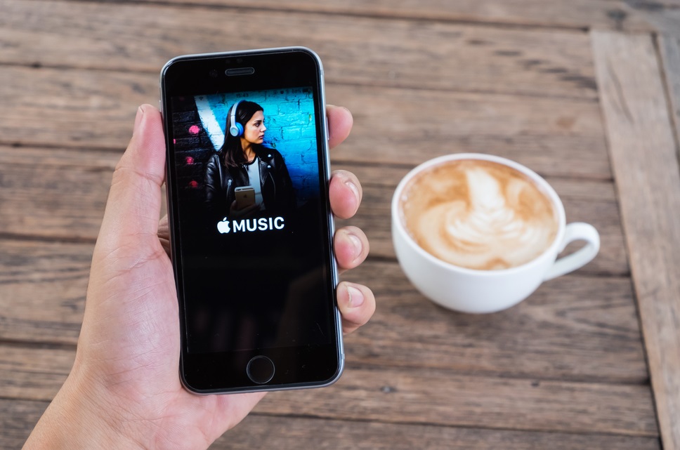 phone plans with free apple music