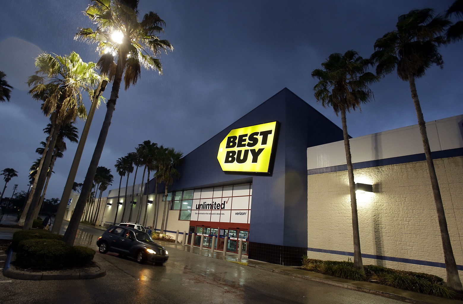 Best Buy’s got a 50hour iPhone 7 and MacBook ‘Black Friday’ sale you