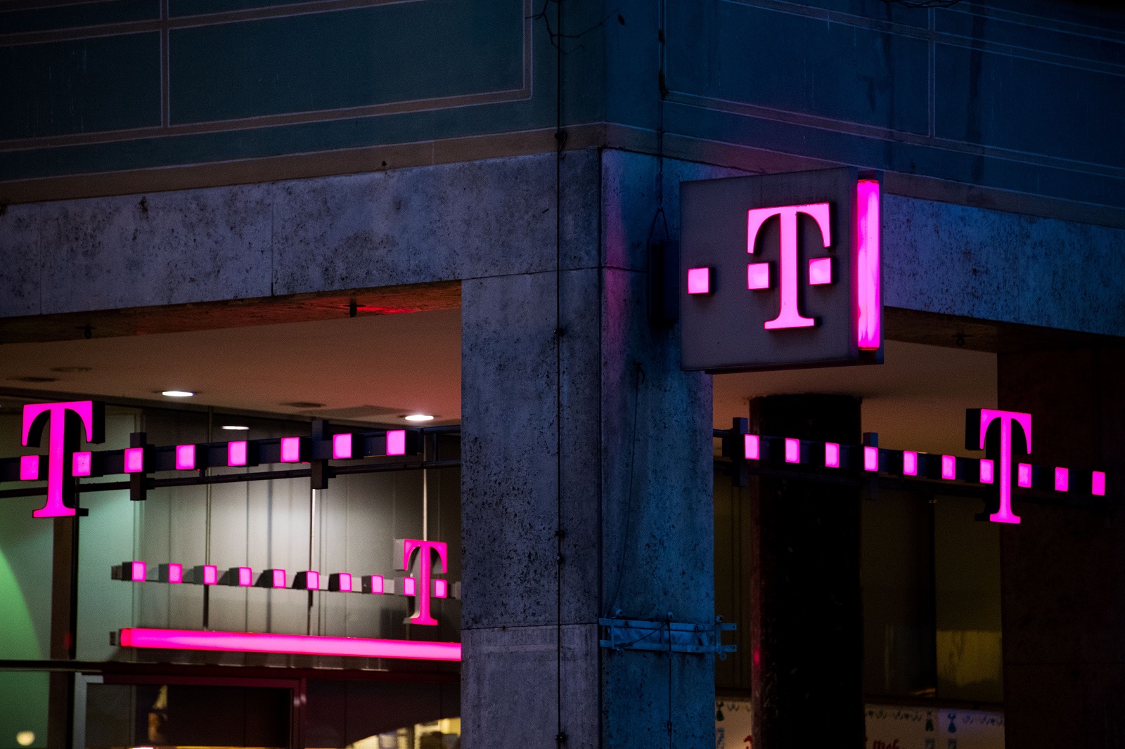 TMobile’s Black Friday BOGO sale begins tomorrow with iPhone 8, Galaxy