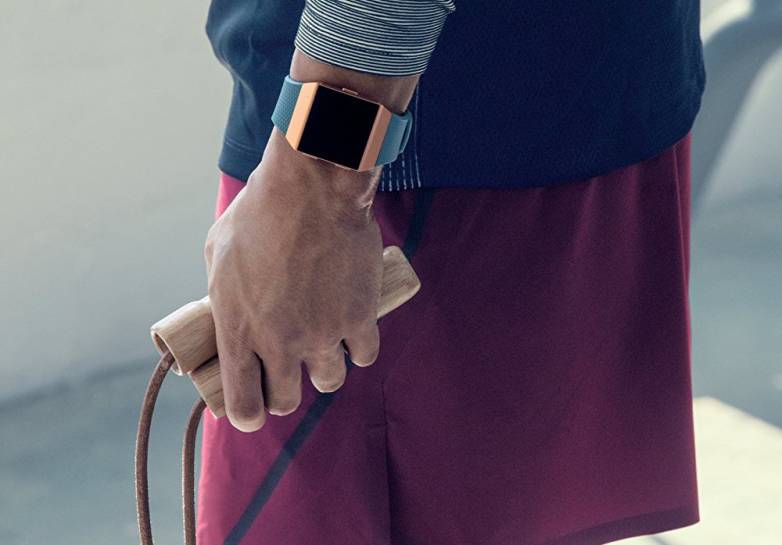 fitbit ionic vs fenix 5