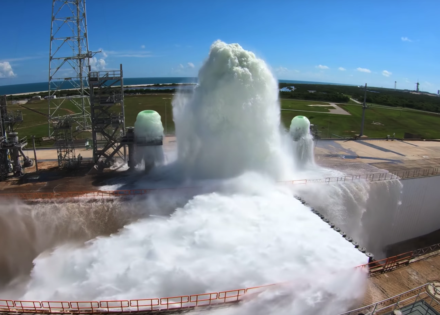 Миллионы тонн воды. NASA И вода. Sound Suppression Water System Спейс шаттл.