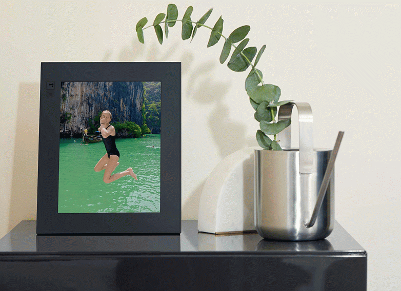 aura-is-a-next-gen-digital-photo-frame-with-unlimited-storage-and