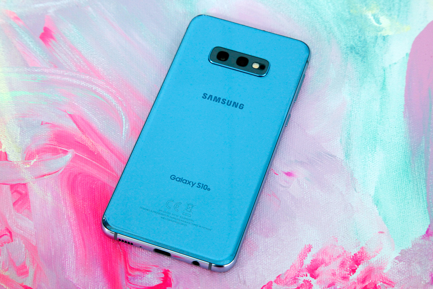 In search of the perfect compact phone: Samsung Galaxy S10e