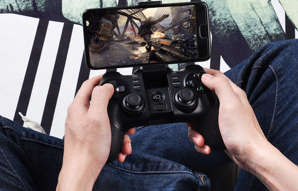 Игры на андроид играть геймпадом. 2.4G Wireless Controller Gamepad игры. Геймпад для смартфона в руках. Игры с джойстиком на андроид. VR игры на андроид с джойстиком.