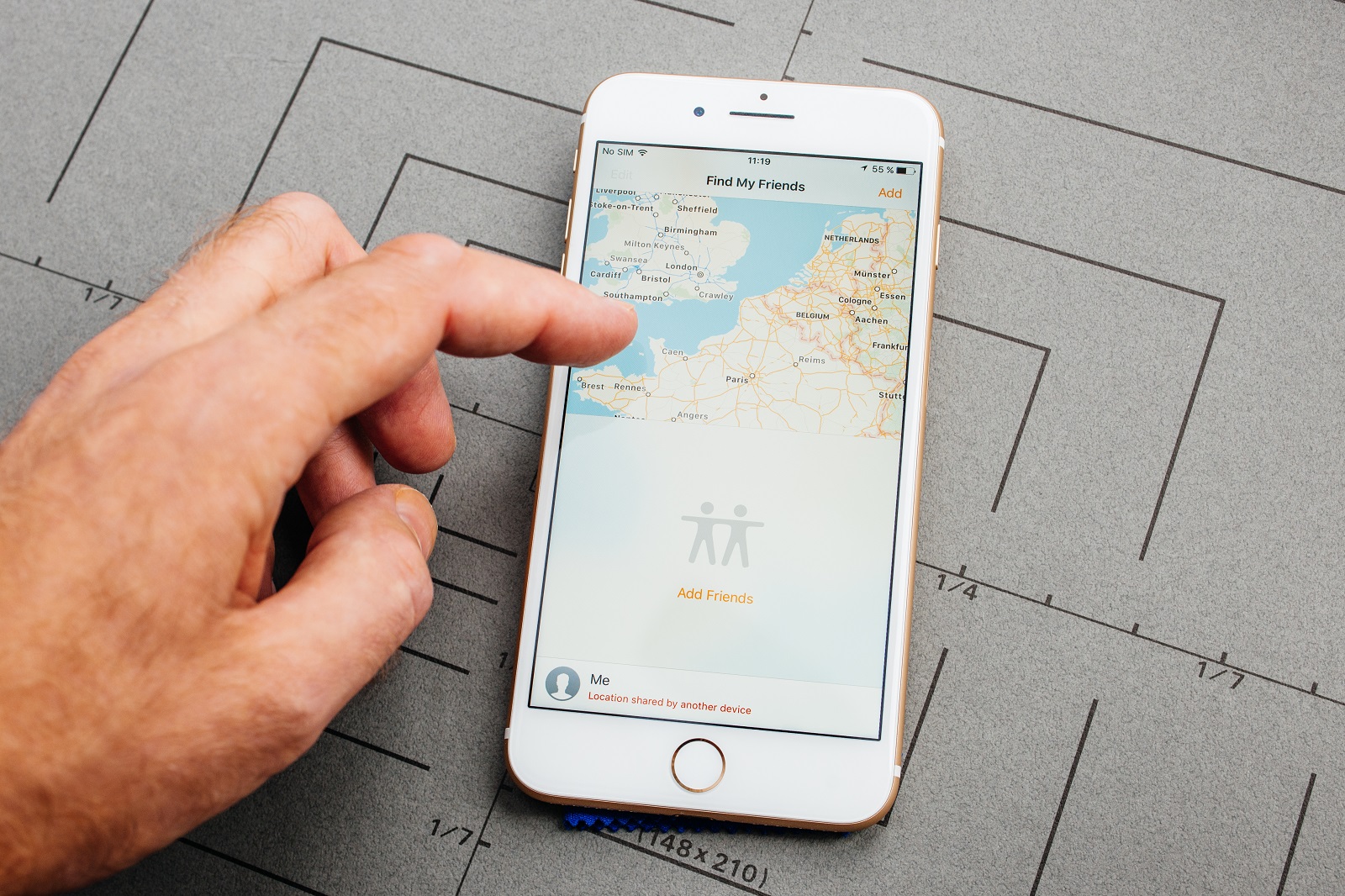 Apple rumored to unveil redesigned Find My Friends app with Tile-like