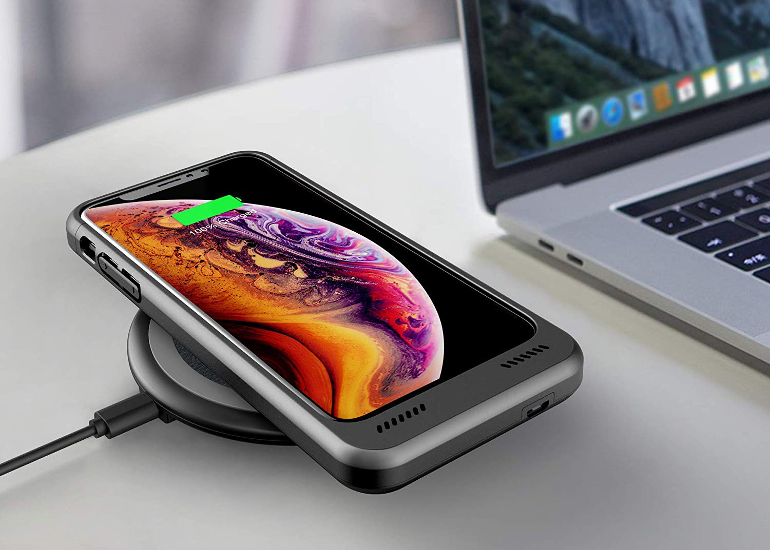 this-fast-wireless-charger-works-with-any-iphone-or-android-and-it-s