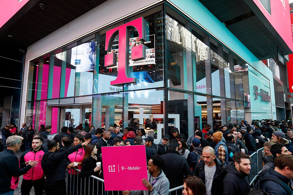 Many T-Mobile users can’t make calls or send texts due to a routing