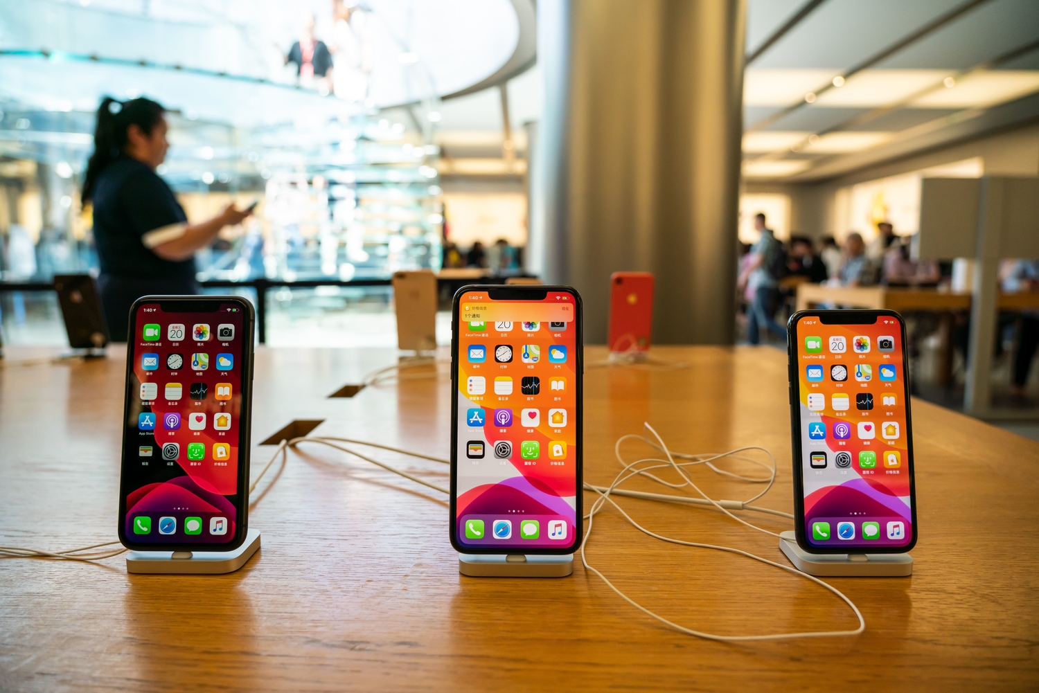 New report says AirPods might come bundled with every new iPhone 12 – BGR