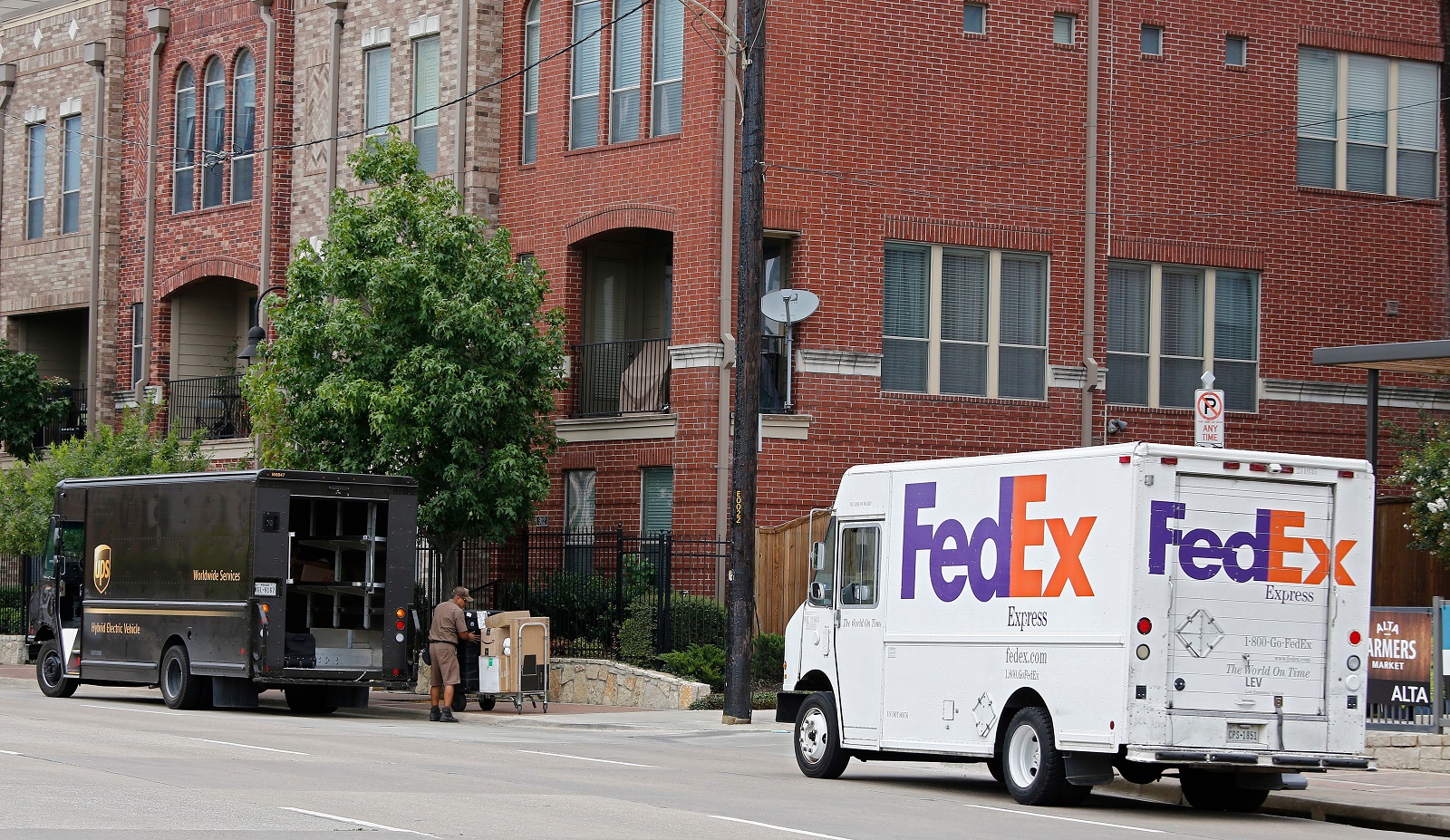 there-s-a-new-fedex-text-message-scam-that-you-need-to-know-about-bgr