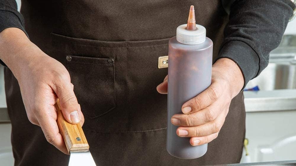 Chefs love squeeze bottles. Which is our favorite? #squeezebottles