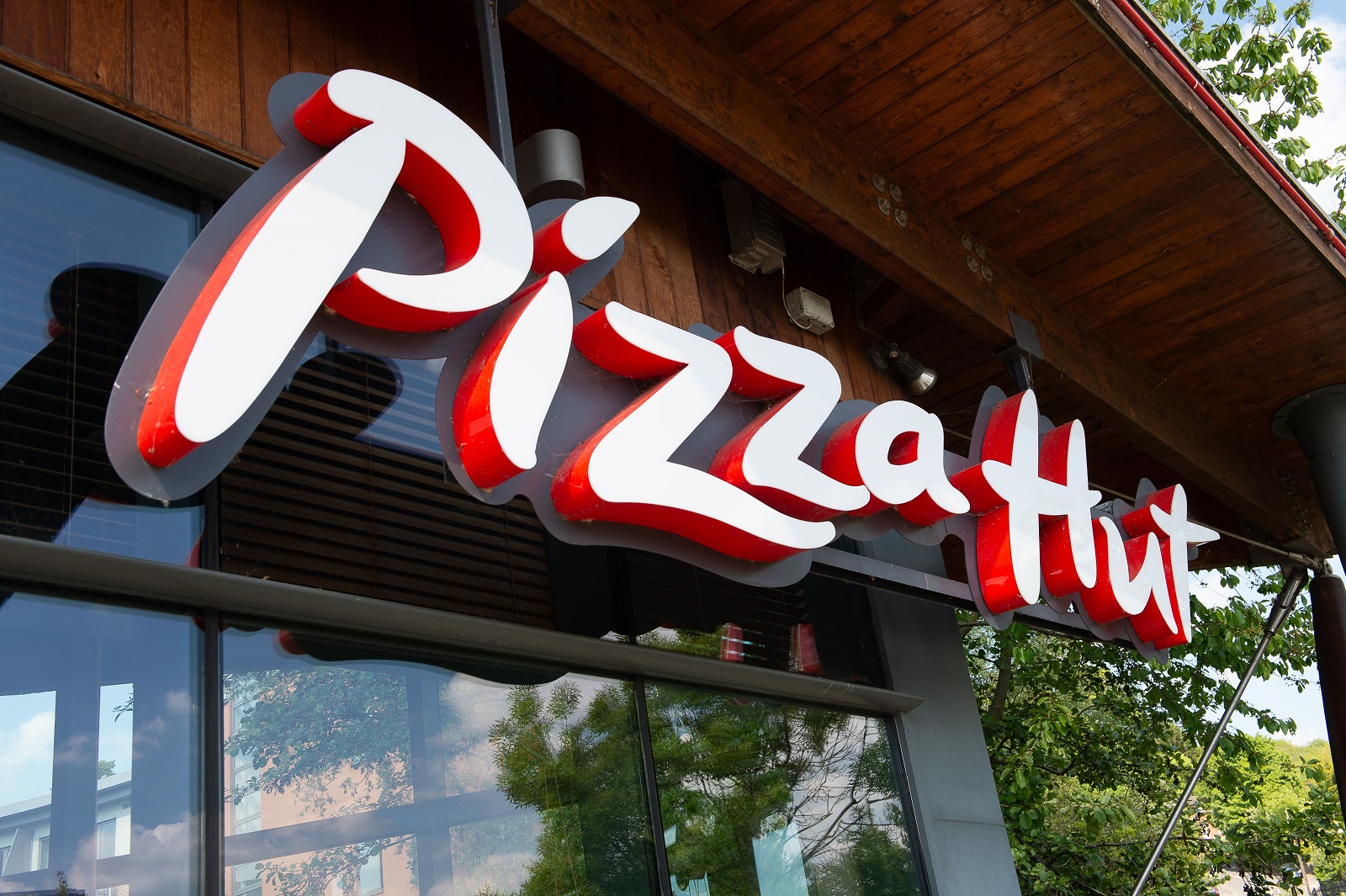 pizza-hut-giving-away-free-pizza-to-anyone-with-same-name-as-british