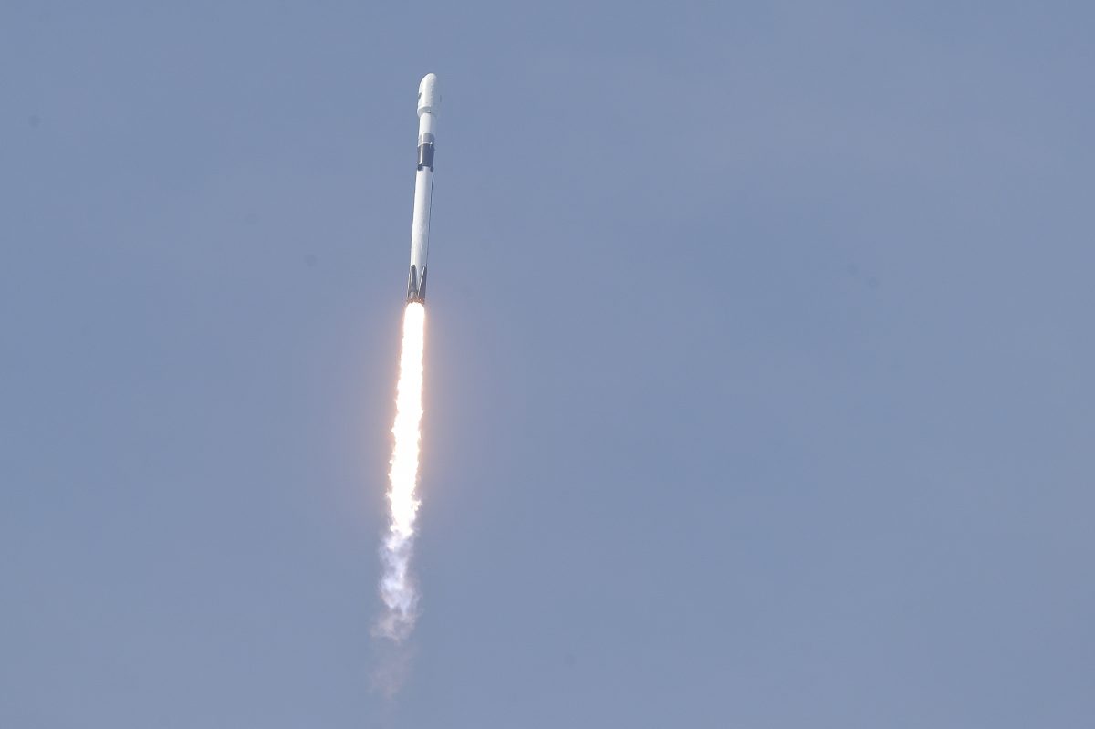 Watch A Spacex Falcon 9 Rocket Create A Stunning Twilight Phenomenon As 