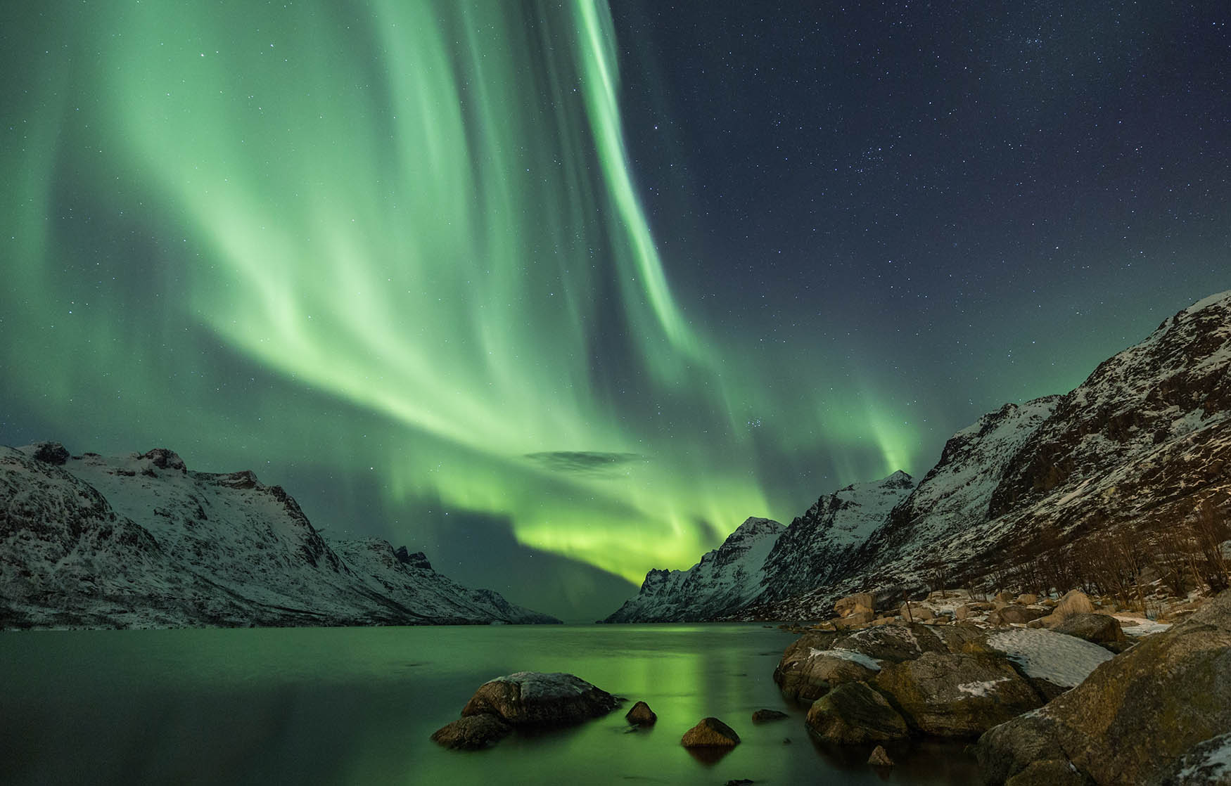 Northern lights shine across southern Ontario