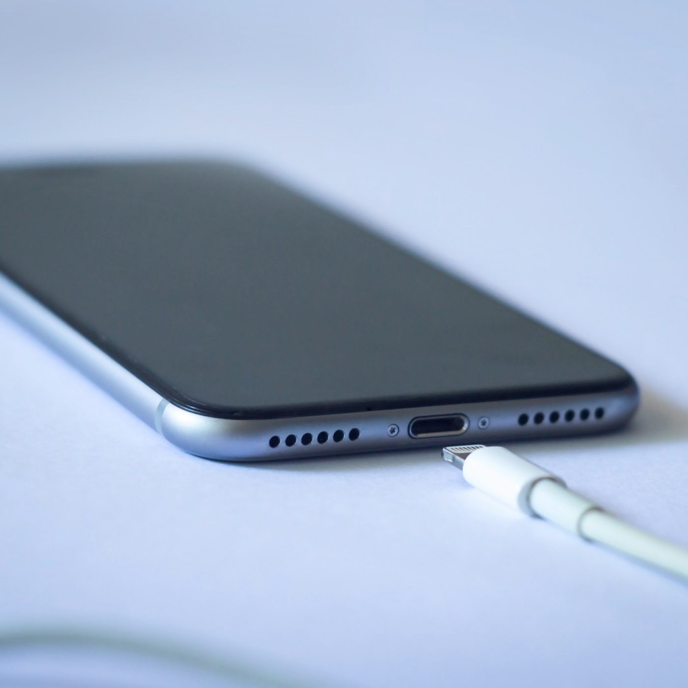 This video explains why the iPhone charging cable breaks so easily